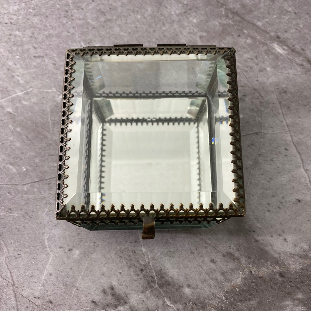 Nicoleā Miller Home Beveled Glass Jewelry Box Brass Filigree Heart Trim Square - Picture 2 of 13